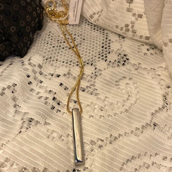NWT 👄 SLEEK ARROW TRENDY BAR NECKLACE GOLD CHAIN AND SILVER BAR SUPER SEXY - Picture 11 of 11